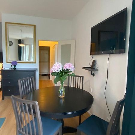 Beautiful Apartment With Balcony Berlino Esterno foto