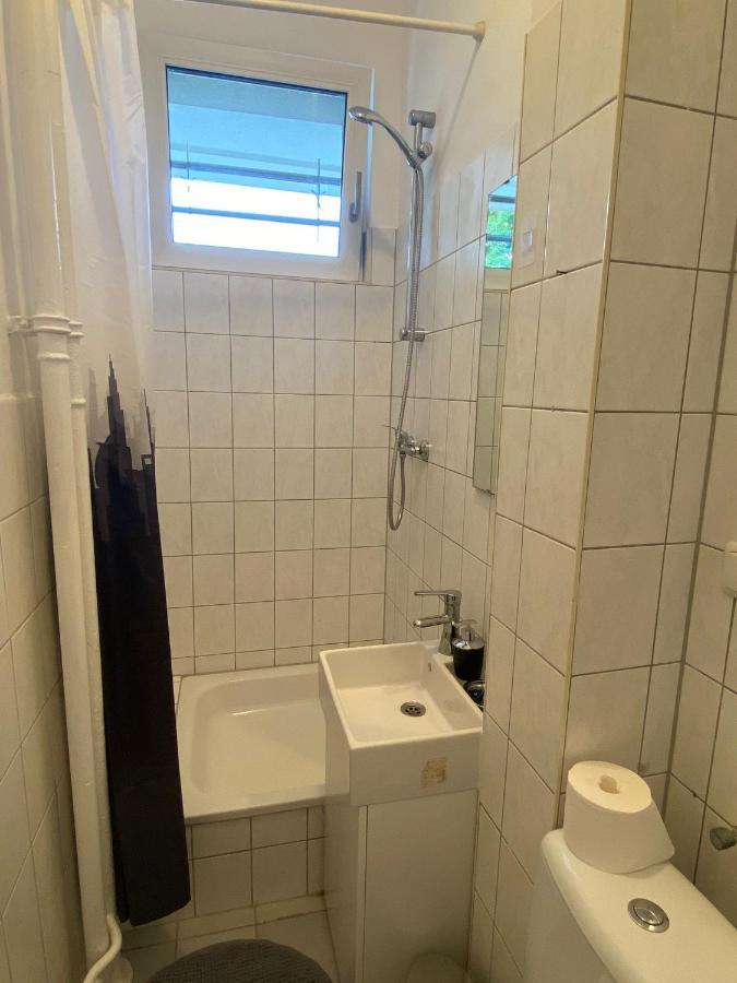 Beautiful Apartment With Balcony Berlino Esterno foto