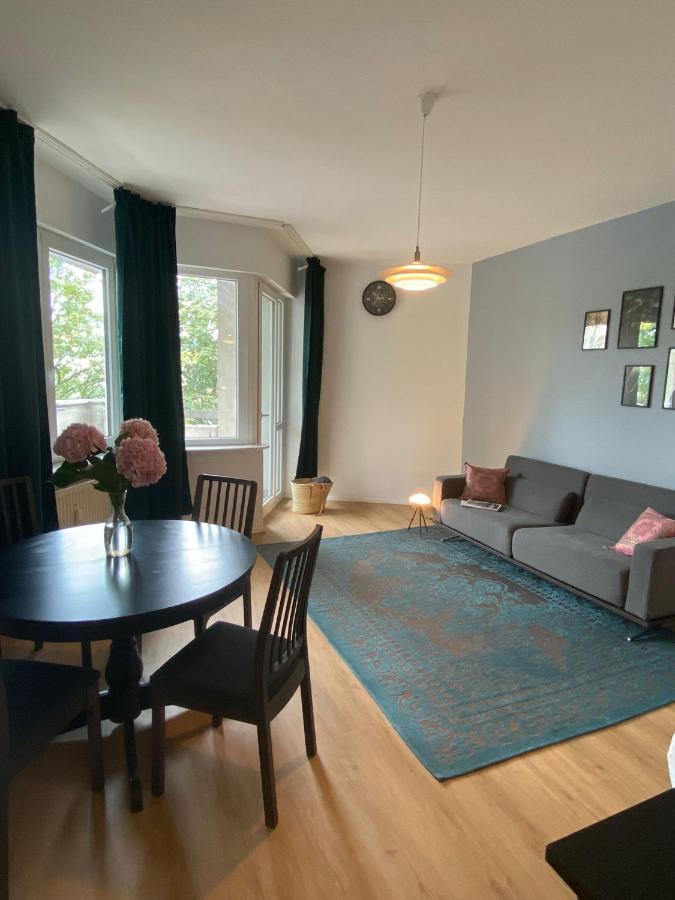 Beautiful Apartment With Balcony Berlino Esterno foto